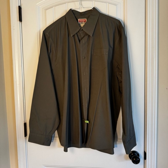 Wrangler Men's Dark Gray Button-Up Shirt - Picture 1 of 4